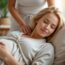 découvrez pourquoi le massage postnatal est crucial pour le bien-être émotionnel des mamans, en aidant à réduire le stress, restaurer l'équilibre et favoriser la relaxation après l'accouchement.